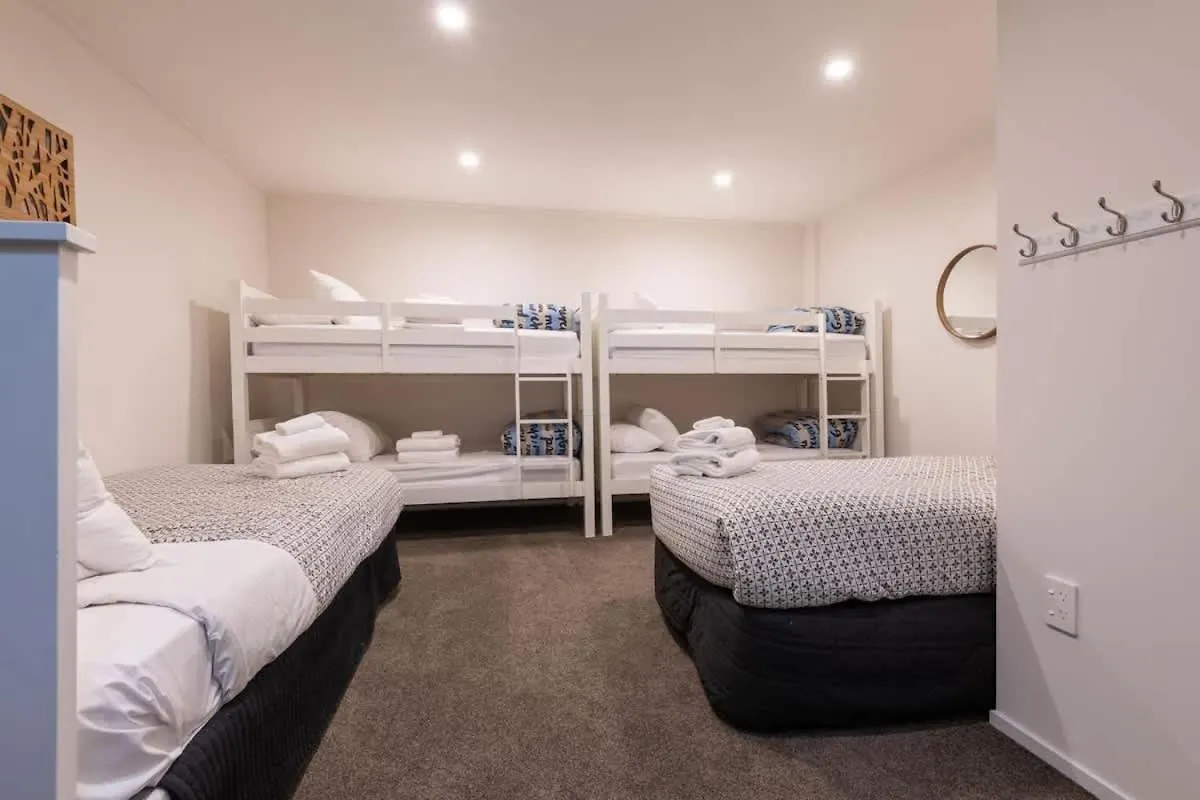 Deluxe Redwoods Villa Rotorua Holiday home