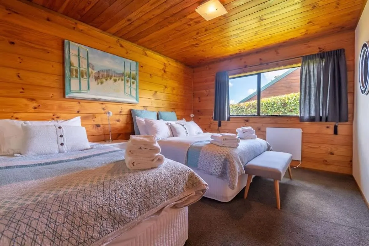 Deluxe Redwoods Villa Rotorua Holiday home